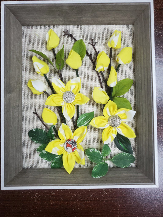 3D Handmade fabric flowers and green leaves,Luxury button decorated with flowers put them in a picture frame, flowers are made of fabric.